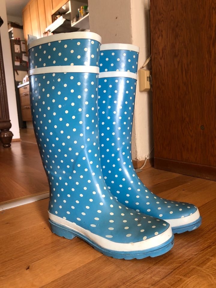 Gummistiefel abzugeben