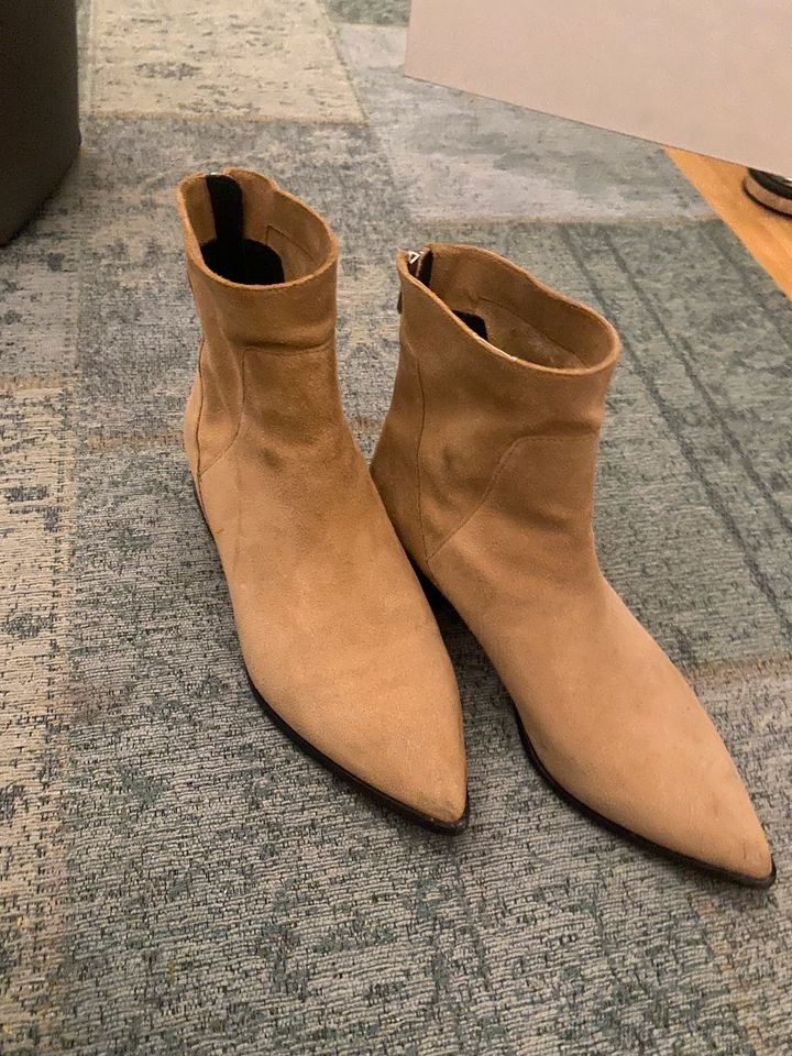 And other stories Stiefel 37-38