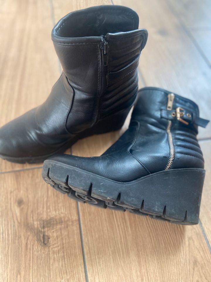 Verführerische Halbstiefel in Größe 39/40