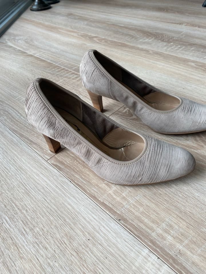 Verkaufe Peter Kaiser Pumps gr. 38,5 beige
