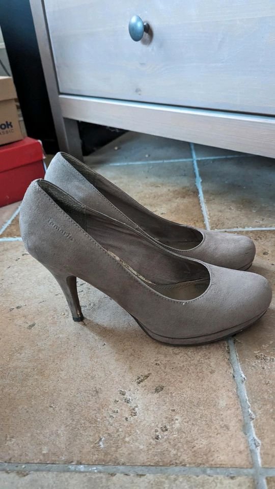 Tamaris High Heels in beige, Gr. 40 - getragen