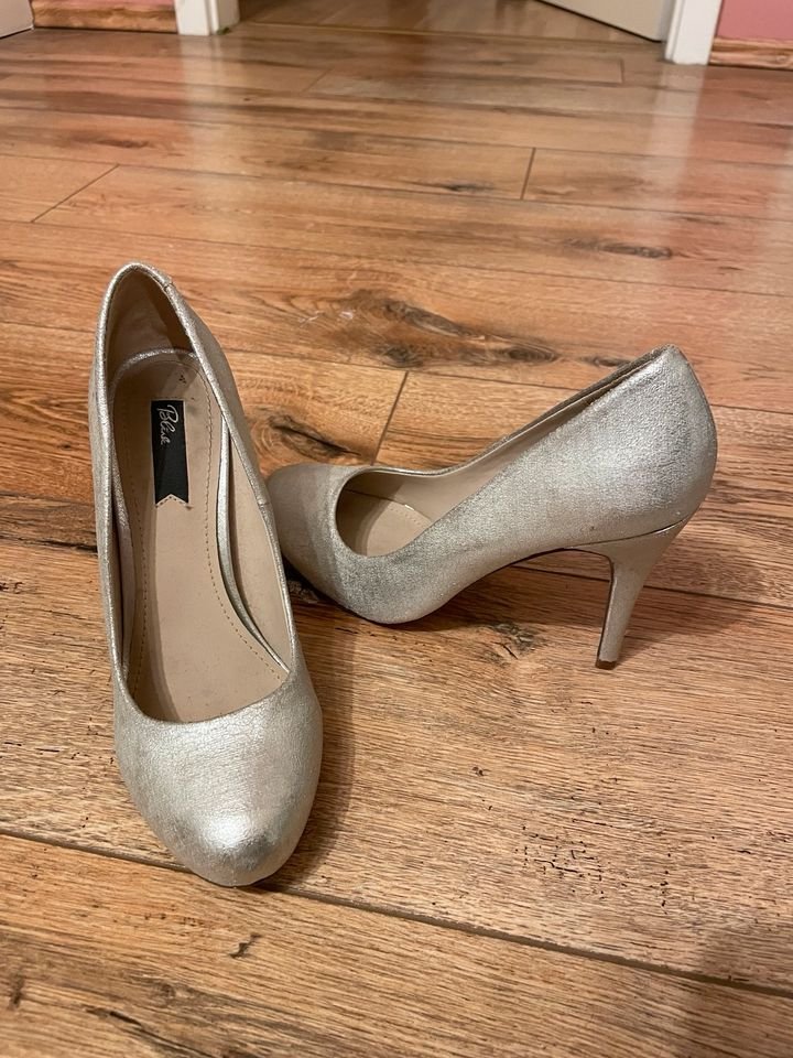 Getragene High heels Absatzschuhe 38