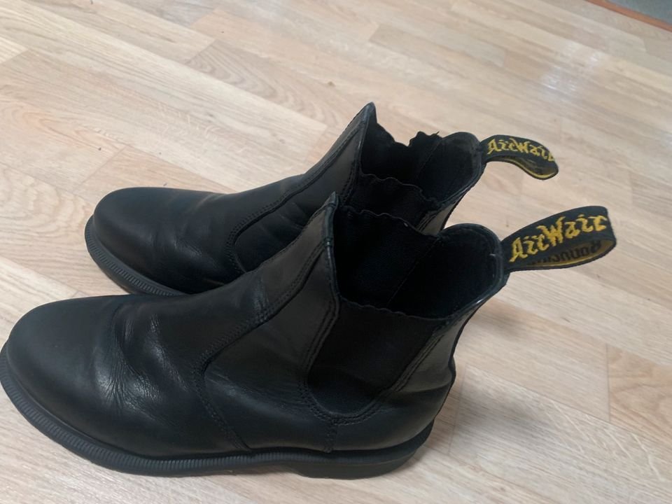 Hey, verkaufe hier meine gut getragenen Damenschuhe :)
