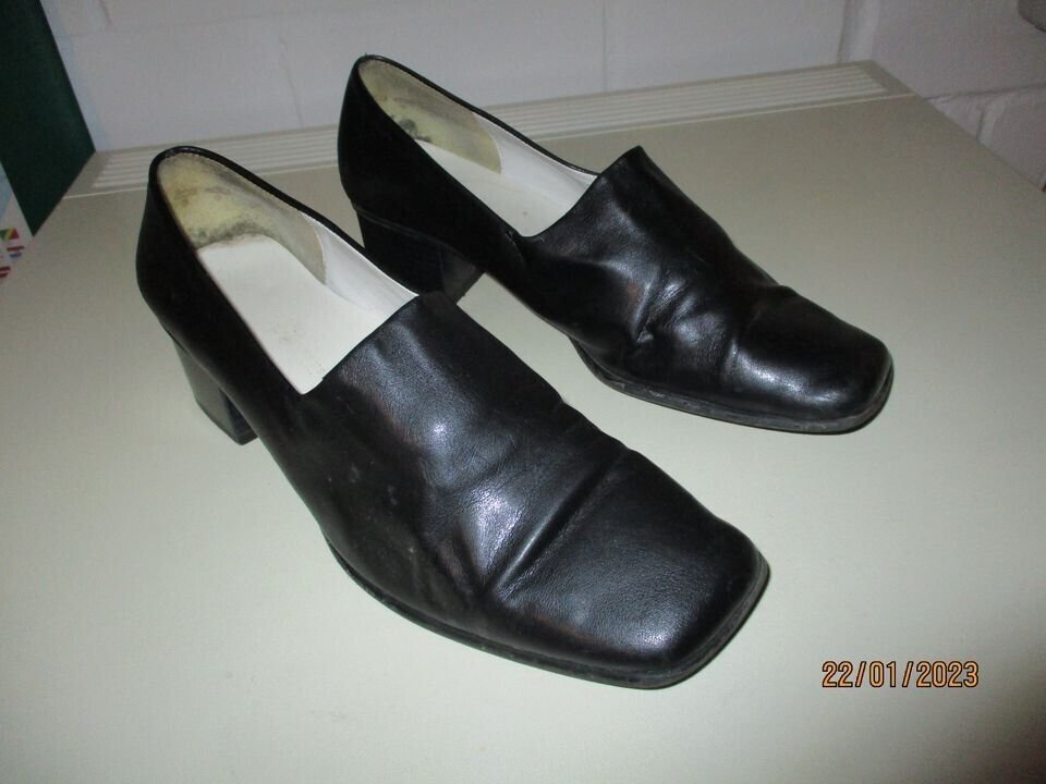 Damen Schuhe Gr. 40 1/2 (7) Farbe: schwarz mit Absatz