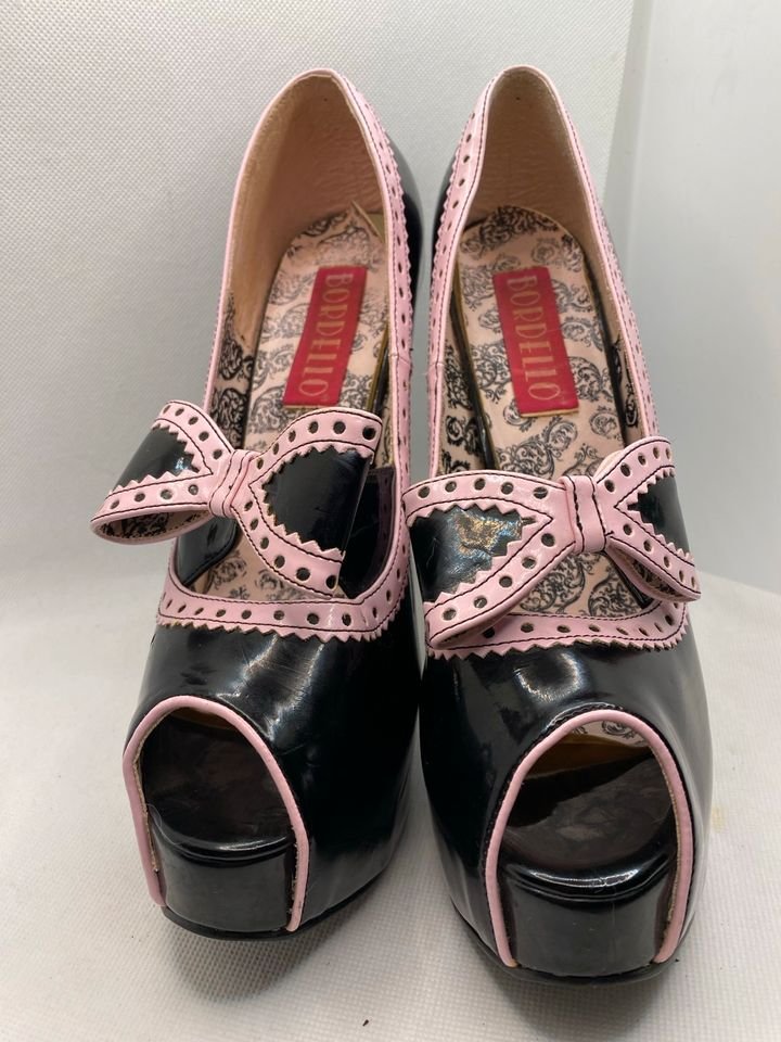 Braun-schwarze High Heels