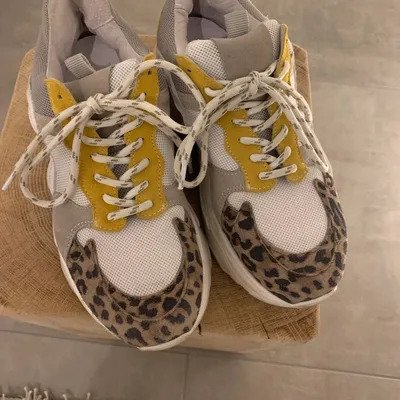 Sneaker mit Plateausohle Größe 38