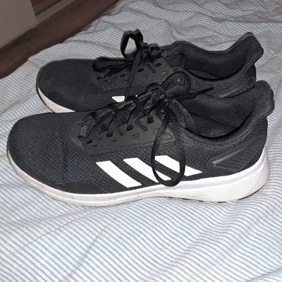 Sneaker adidas zu verschenken